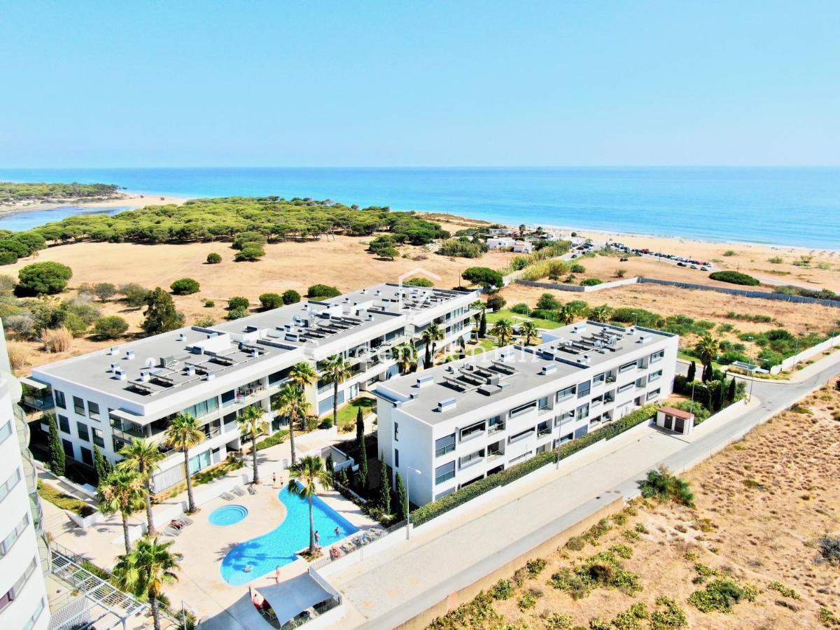 Cavalo Preto Luxury Beach Apartment By Golden Zenith Quarteira Dış mekan fotoğraf